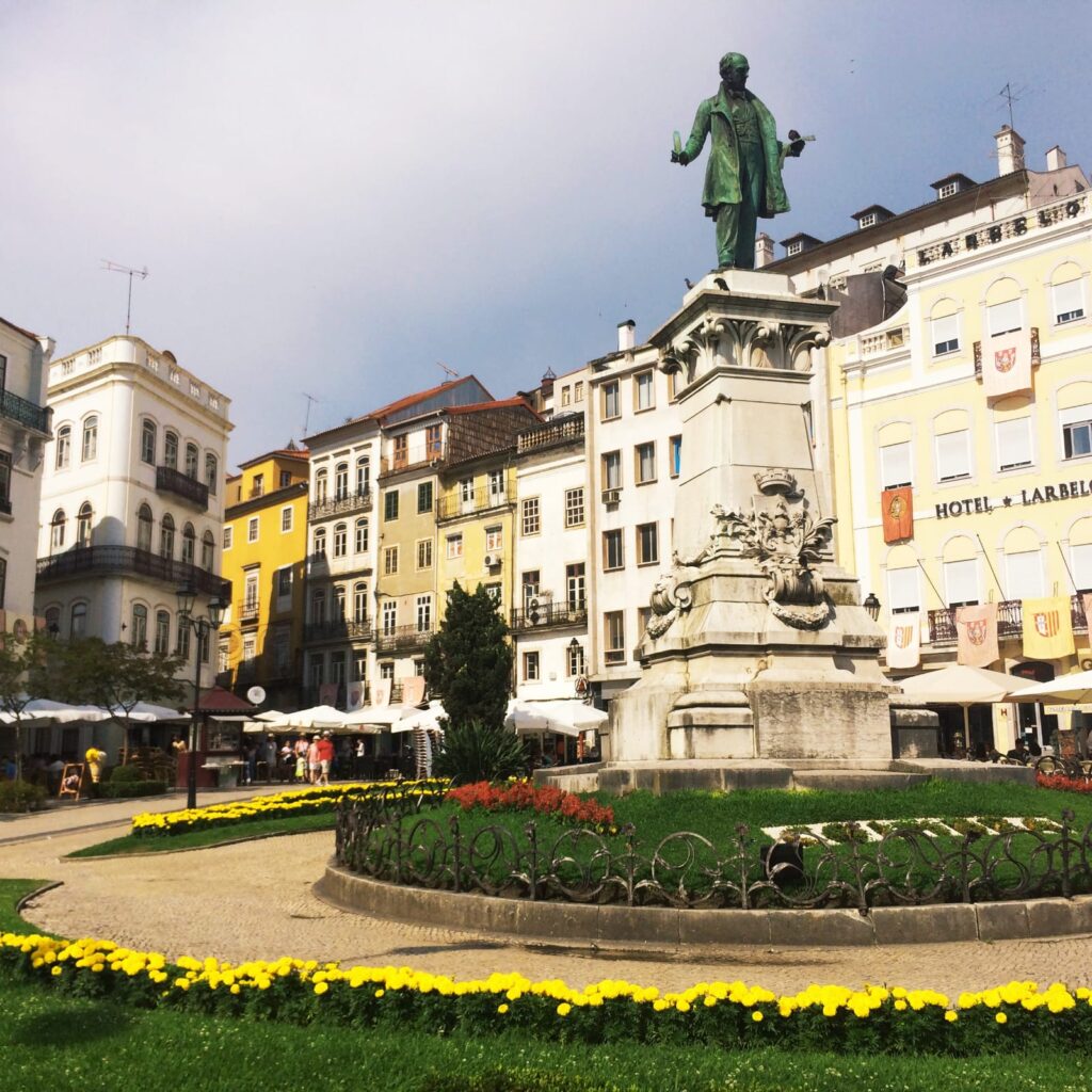 largodaportagem-statue-joaquimantoniodeaguiar-visitercoimbra-portugal-tourisme