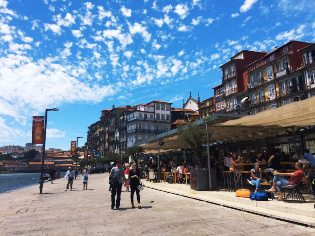 visiter-ville-porto-portugal-bar-ribeira-tourisme