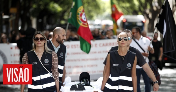 plus-de-cinq-cents-policiers-municipaux-de-lisbonne-reclament-de